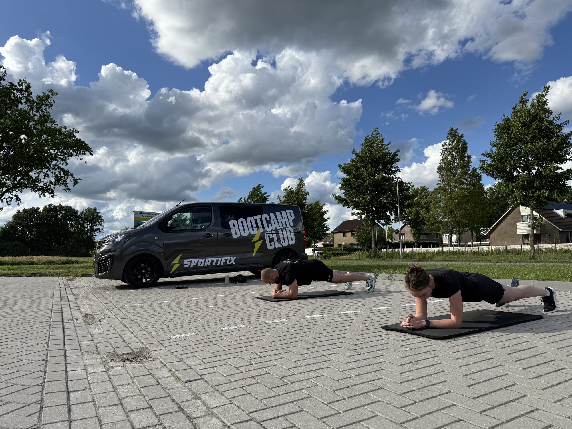De Sportifix Bootcamp Club bus